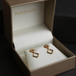 قرط متدلي من الذهب عيار 22 قيراط من مجموعة دواني قرط متدلي من الذهب عيار 22 قيراط من مجموعة دواني