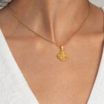 قلادة شروق الشمس من الذهب عيار 22 قيراط | مجموعة الوردة | 16 مم قلادة شروق الشمس من الذهب عيار 22 قيراط | مجموعة الوردة | 16 مم