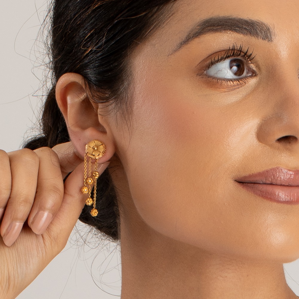 قرط شلال ذهبي من الذهب عيار 22 قيراطاً عيار 22 قيراطاً قرط شلال ذهبي من الذهب عيار 22 قيراطاً عيار 22 قيراطاً