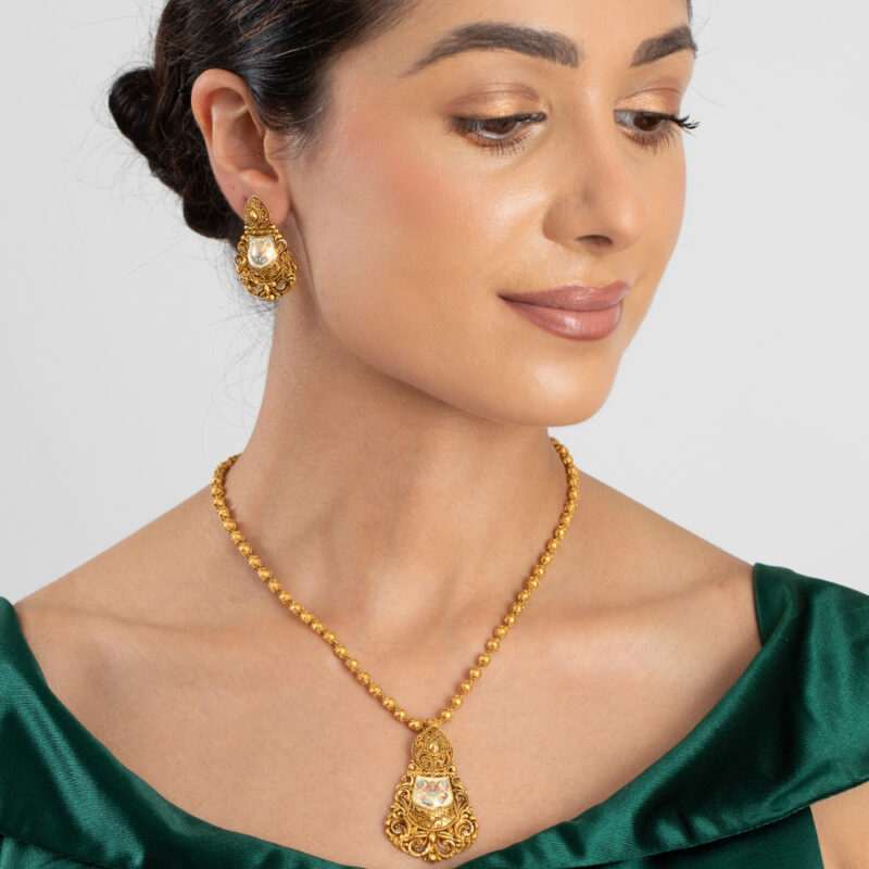 قرط من الذهب عيار 22 قيراط | مجموعة أرماري قرط من الذهب عيار 22 قيراط | مجموعة أرماري