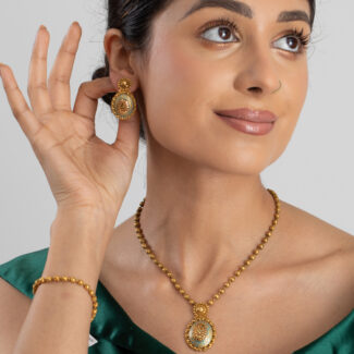 22ct Gold Armari Collection Earring With Enamel 22ct Gold Armari Collection Earring With Enamel