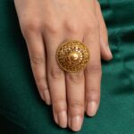 خاتم كوكتيل كوكتيل من الذهب عيار 22 قيراط قابل للتعديل من مجموعة أرماري خاتم كوكتيل كوكتيل من الذهب عيار 22 قيراط قابل للتعديل من مجموعة أرماري