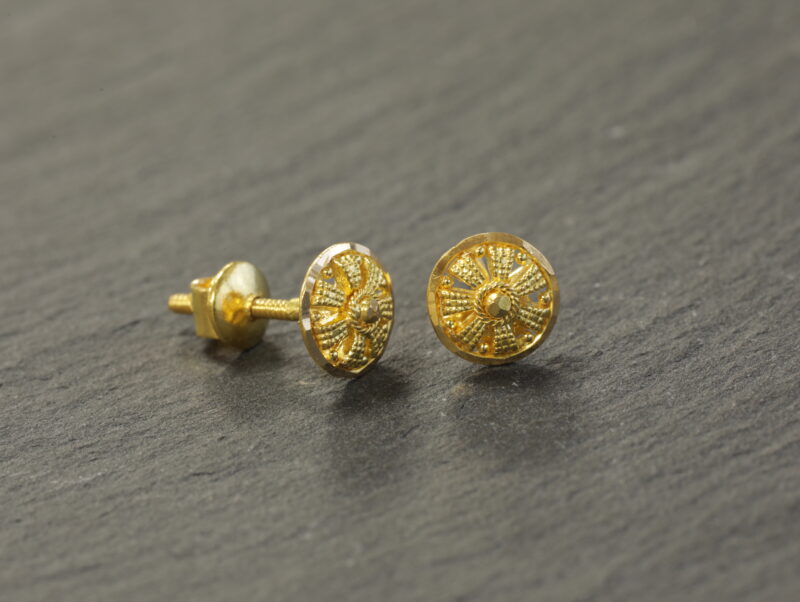 قرط مرصع ذهبي عيار 22 قيراط للطفل قرط مرصع ذهبي عيار 22 قيراط للطفل