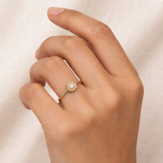 22ct Yellow Gold CZ Ring for Women 22ct Yellow Gold CZ Ring for Women