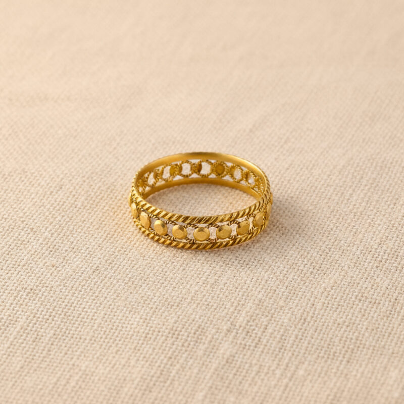 سوار أرماري من الذهب عيار 22 قيراط | مقاس M سوار أرماري من الذهب عيار 22 قيراط | مقاس M