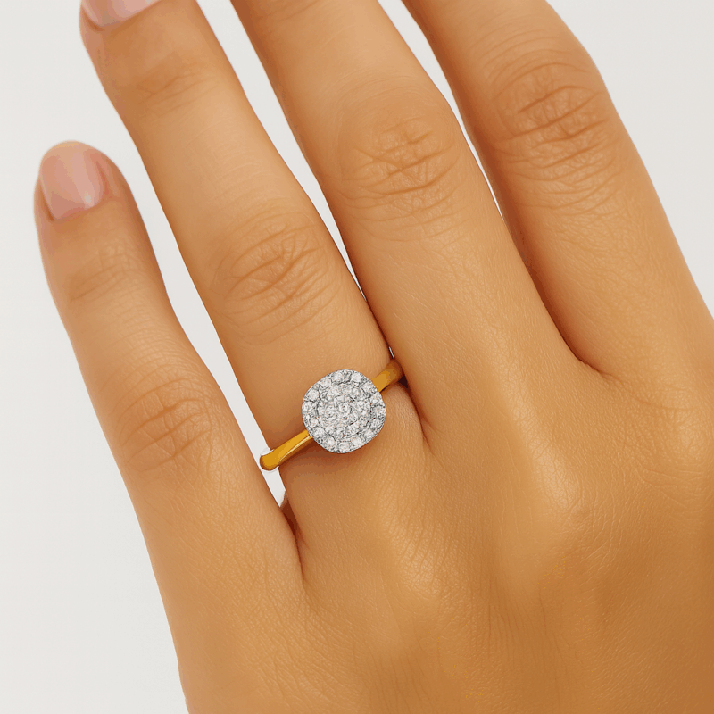 18 Ayar Yastık Kesim Halo Nişan Yüzüğü 18 Ayar Yastık Kesim Halo Nişan Yüzüğü