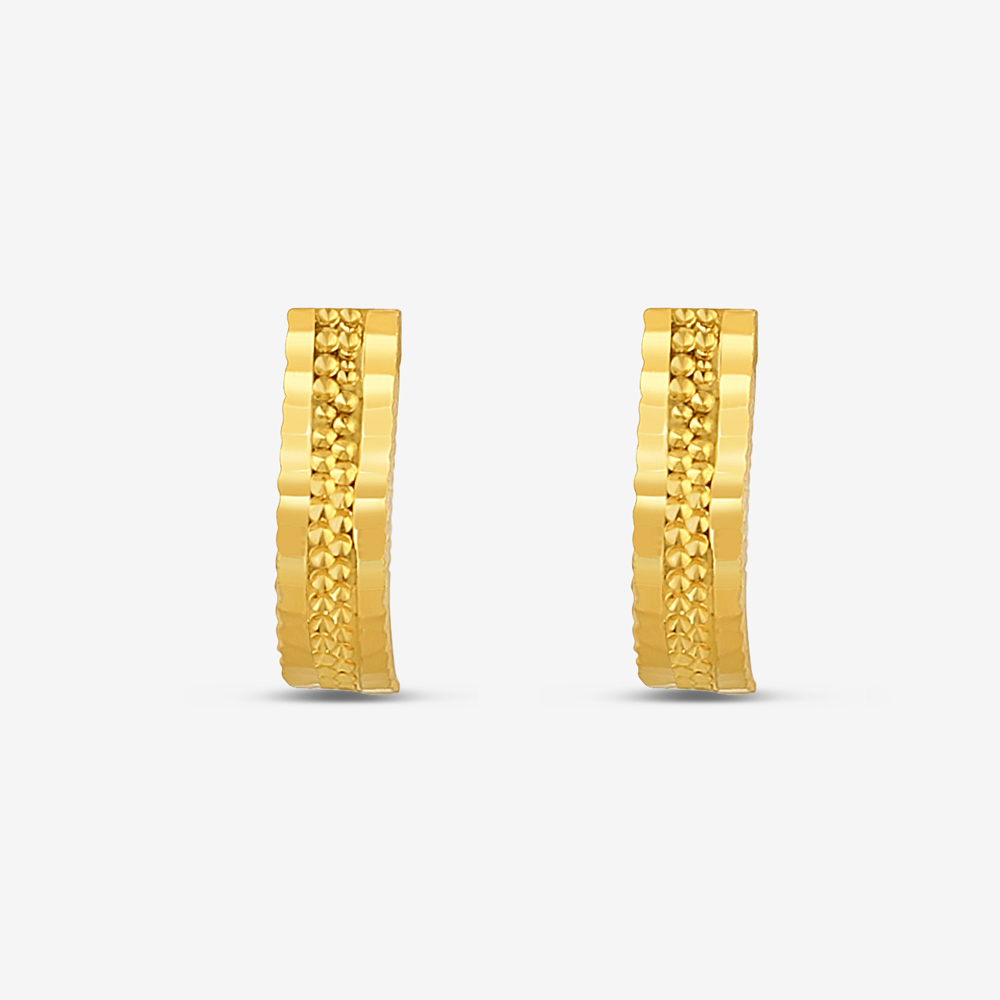 أقراط مرصعة خطية من الذهب عيار 22 قيراط أقراط مرصعة خطية من الذهب عيار 22 قيراط