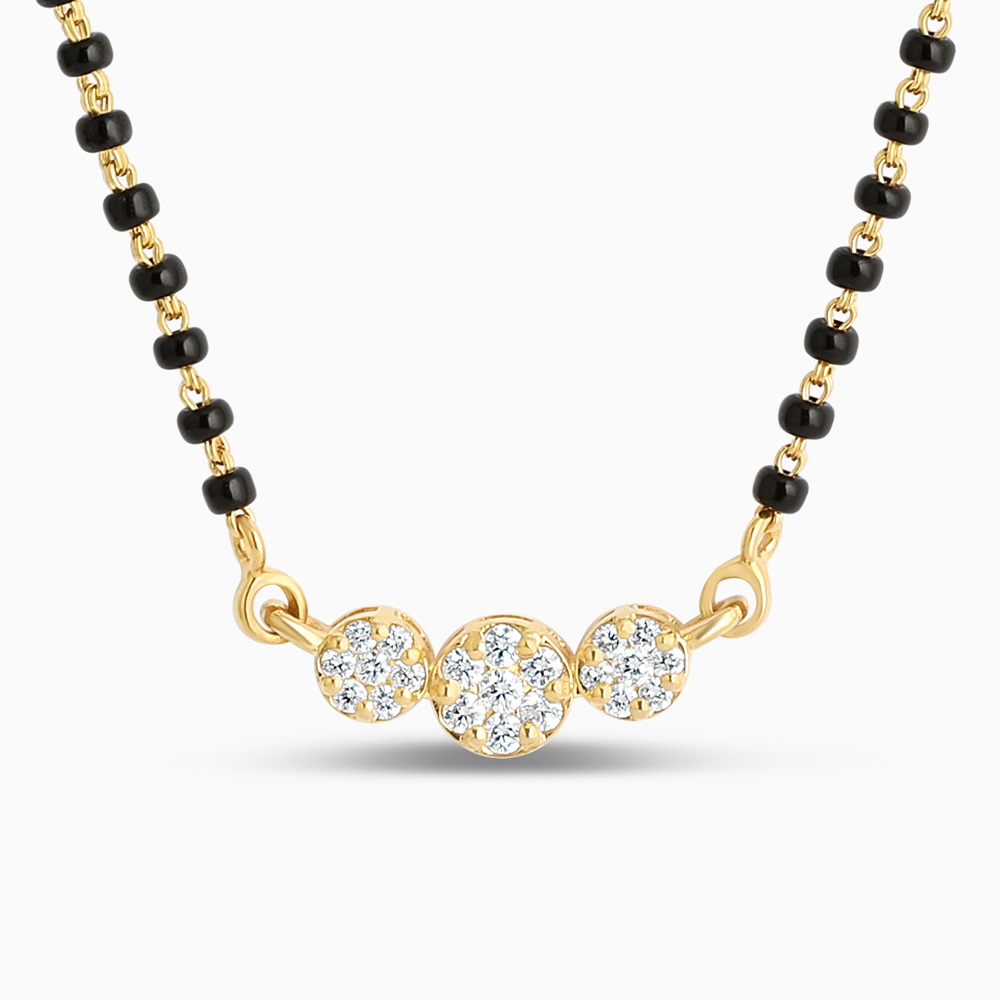 مانغالسوترا ذهبية أنيقة من الذهب عيار 18 قيراطاً من الألماس مانغالسوترا ذهبية أنيقة من الذهب عيار 18 قيراطاً من الألماس