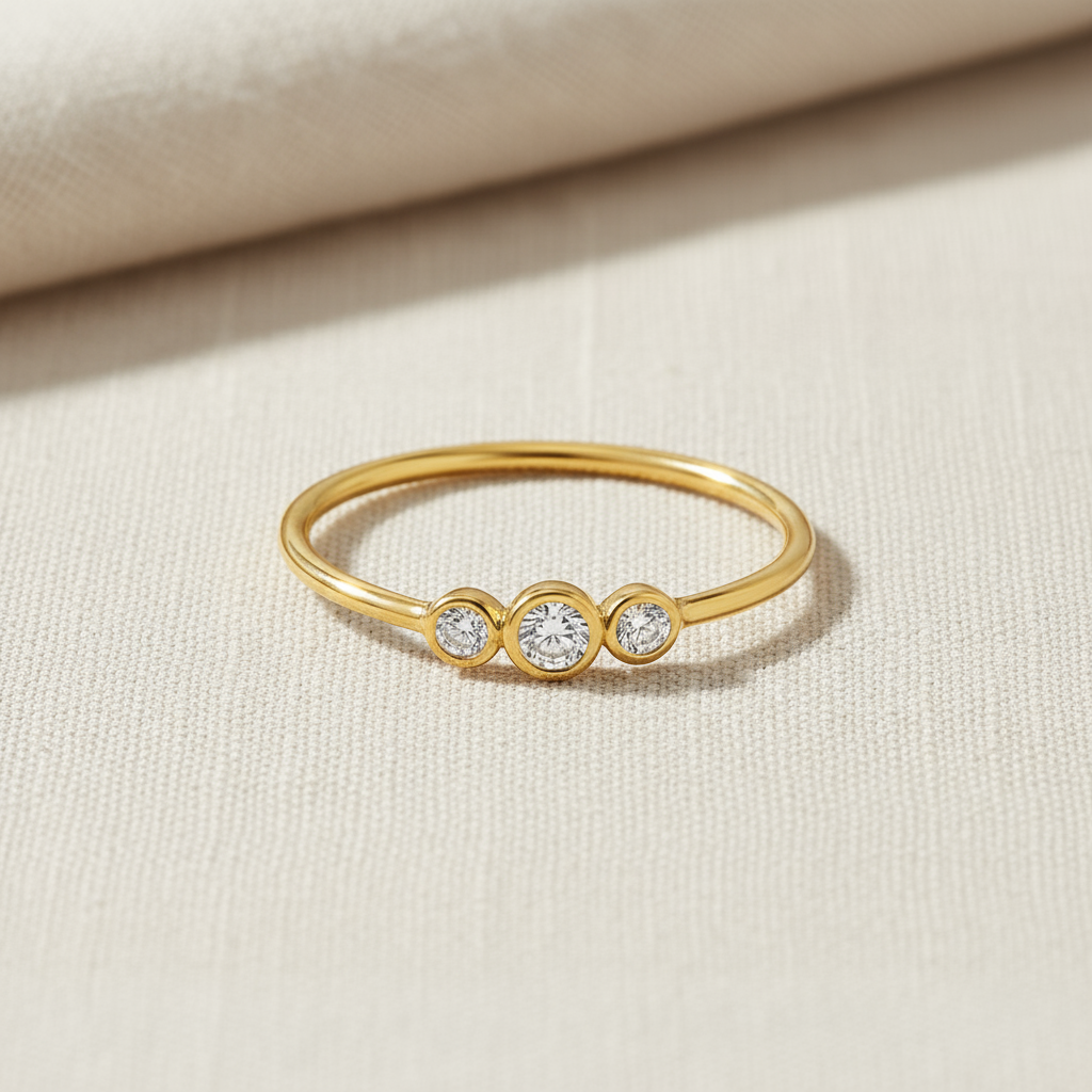 خاتم من الذهب الأصفر عيار 22 قيراط من الذهب الأصفر بثلاثة أحجار CZ خاتم من الذهب الأصفر عيار 22 قيراط من الذهب الأصفر بثلاثة أحجار CZ