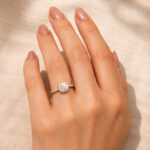 Kadınlar için 22 Ayar Altın Yastık Halo CZ Yüzük Kadınlar için 22 Ayar Altın Yastık Halo CZ Yüzük