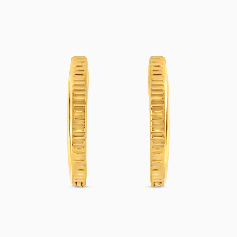 طوق بالي من الذهب الأصفر عيار 22 قيراط بملمس مائل طوق بالي من الذهب الأصفر عيار 22 قيراط بملمس مائل