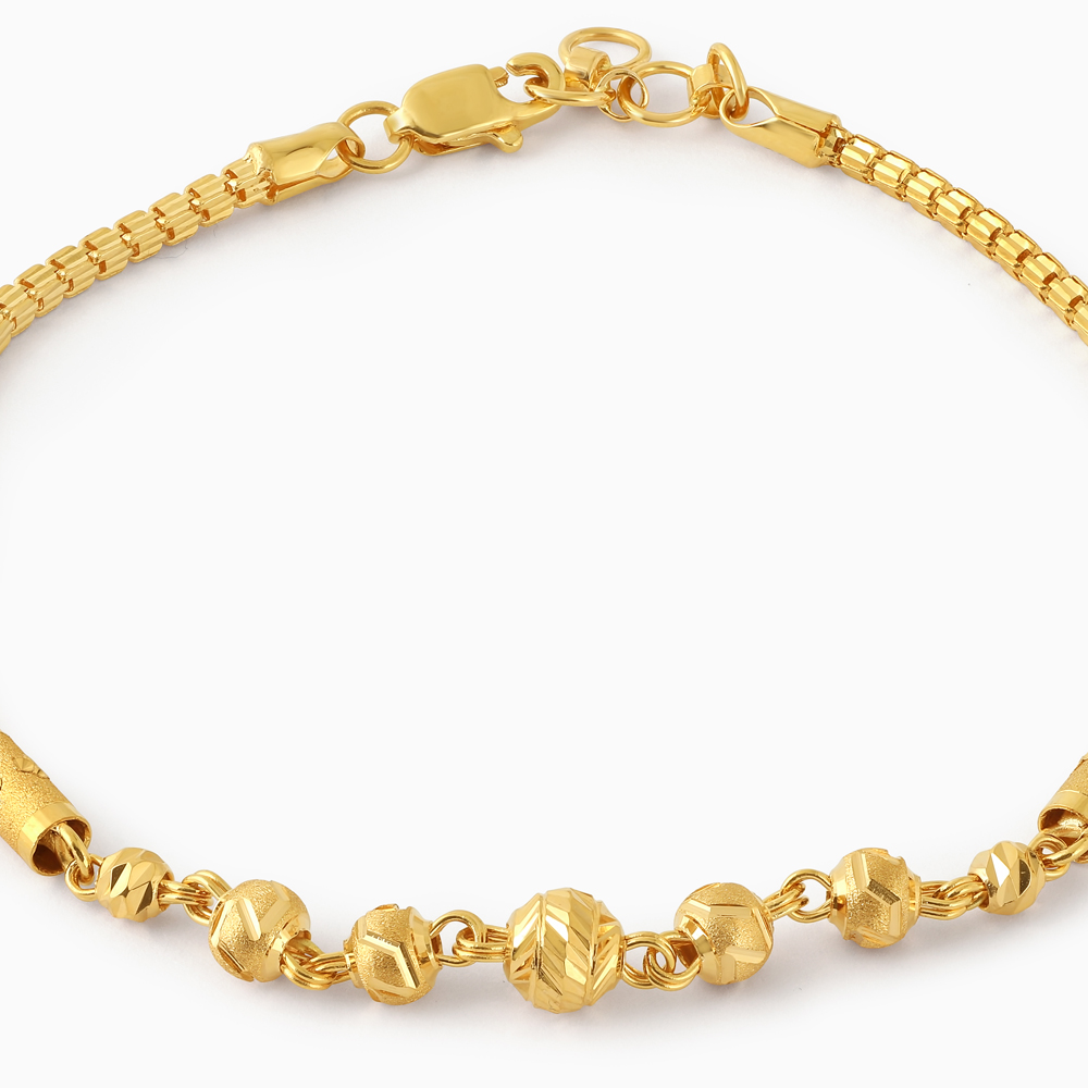 سوار من الذهب عيار 22 قيراط ذهبي مطرز بسلسلة صندوقية من الخرز سوار من الذهب عيار 22 قيراط ذهبي مطرز بسلسلة صندوقية من الخرز